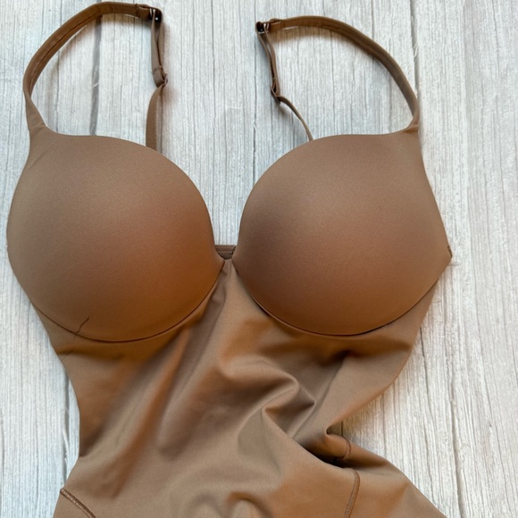 Ultimate Body Butt  Enhancing Bodysuit SKIMS S - Picture 4 of 7